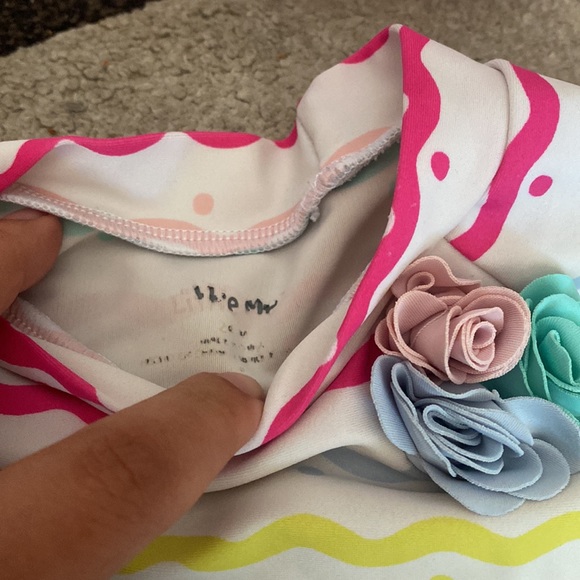 Little Me Rashguard & Bottoms with Gymboree hat - Picture 5 of 7